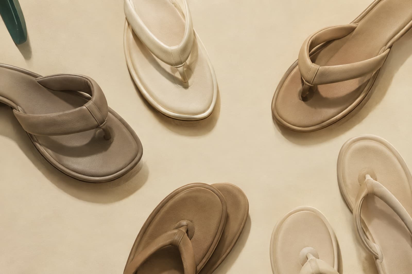 Toe-Post — A post between the toes. We say exactly where it rubs and how long it takes to settle.